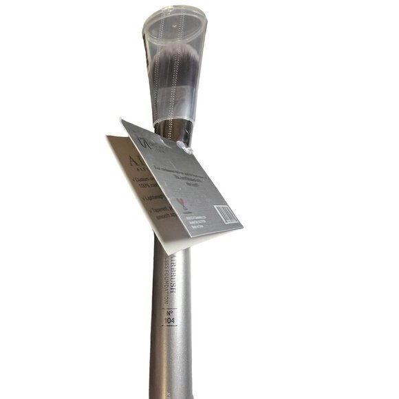 IT Brushes for ULTA Airbrush Flawless Foundation‎ Brush #104 New in Case - Picture 2 of 9